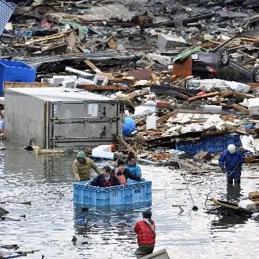 Japan-Aftermath-Kesennuma-makeshift-boat