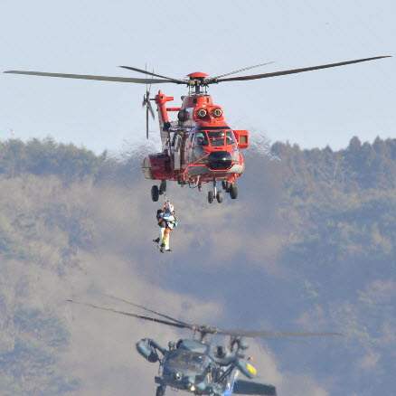 Japan-Aftermath-Kesennuma-helicopter-stranded-pluck