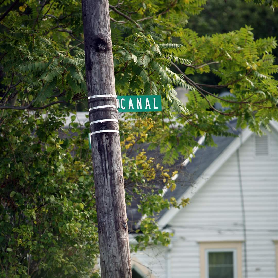 Mag-Canal-Avenue-sign