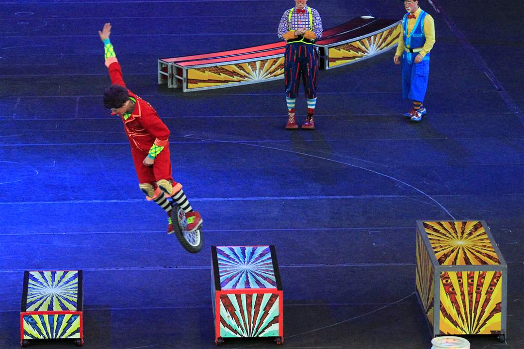 Circus-clown-unicycle