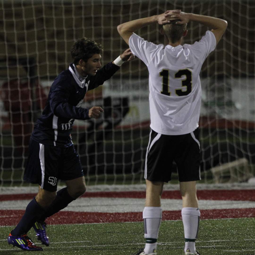 Michael-Henderson-13-reacts-to-a-goal-against-Perrysburg