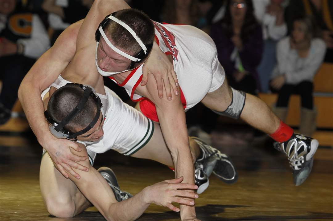 Wauseon-s-Jacob-Whitcomb-right-scrambles-for-position