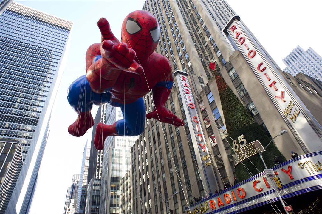 The-Spider-Man-balloon-floats