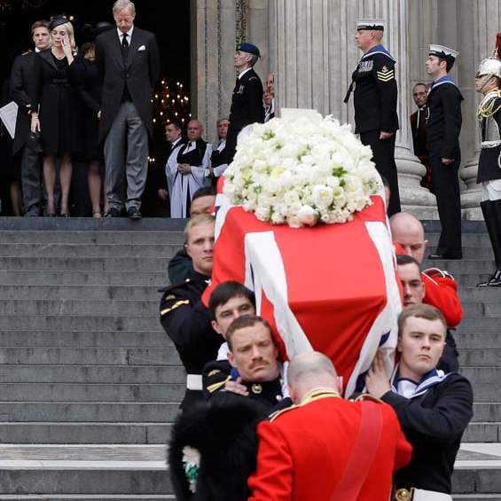 Britain-Thatcher-Funeral-thatchers-watch-coffin