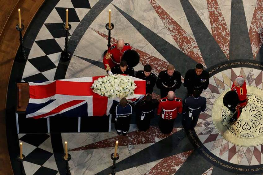 Britain-Thatcher-Funeral-carry-coffin-out