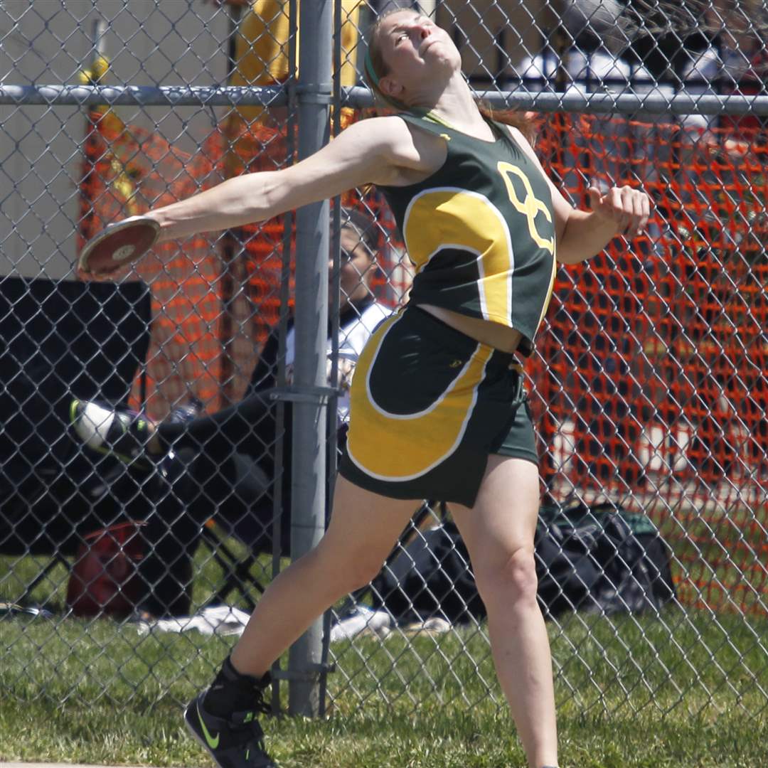Clay-s-Nicole-Breeden-throws-the-discus-129-feet