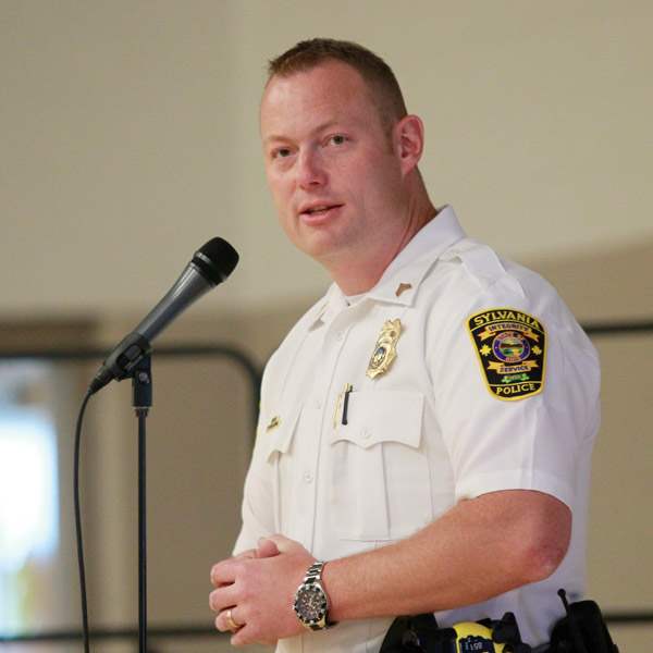 Sylvania-Police-officer-and-Safety-City-program-director-Sgt-Justin