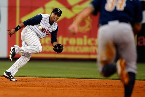 Toledo-Mud-Hens-SS-Argenis-Diaz-can-t-make-the-play