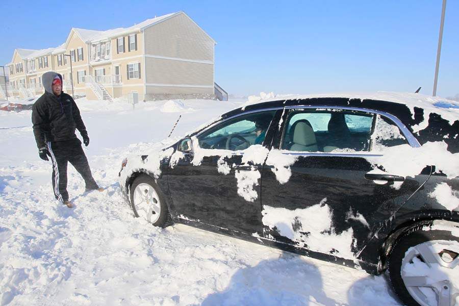 CTY-snowsouth06p-ethan-binger-push-car