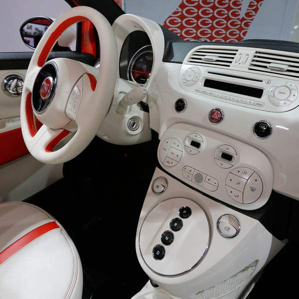 Interior-of-the-Fiat-500e-electric-car