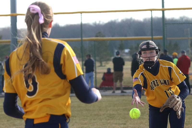 Notre-Dame-s-Amanda-Del-Monte-pitches-the-ball-to-fir