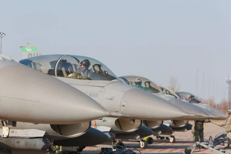 Fighter-jets-ready-to-fly