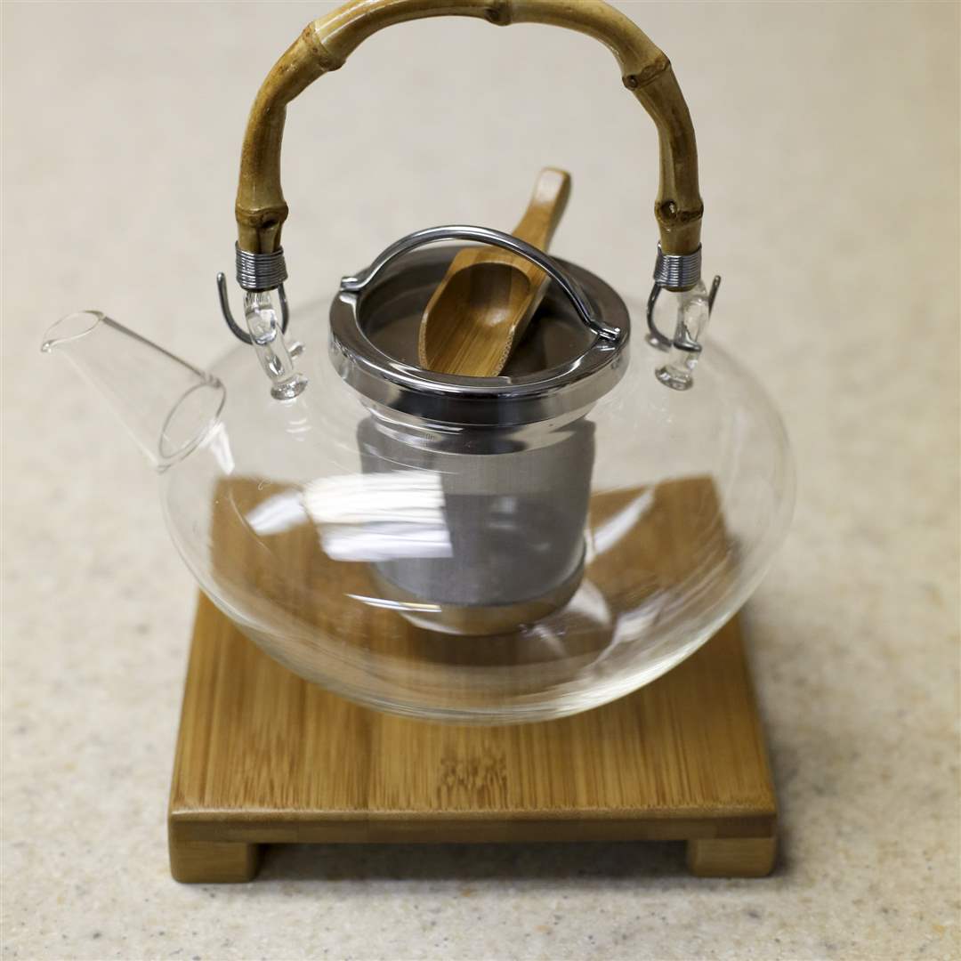 MAG-teapots15A-Zen-teapot-with-an-infuser-an