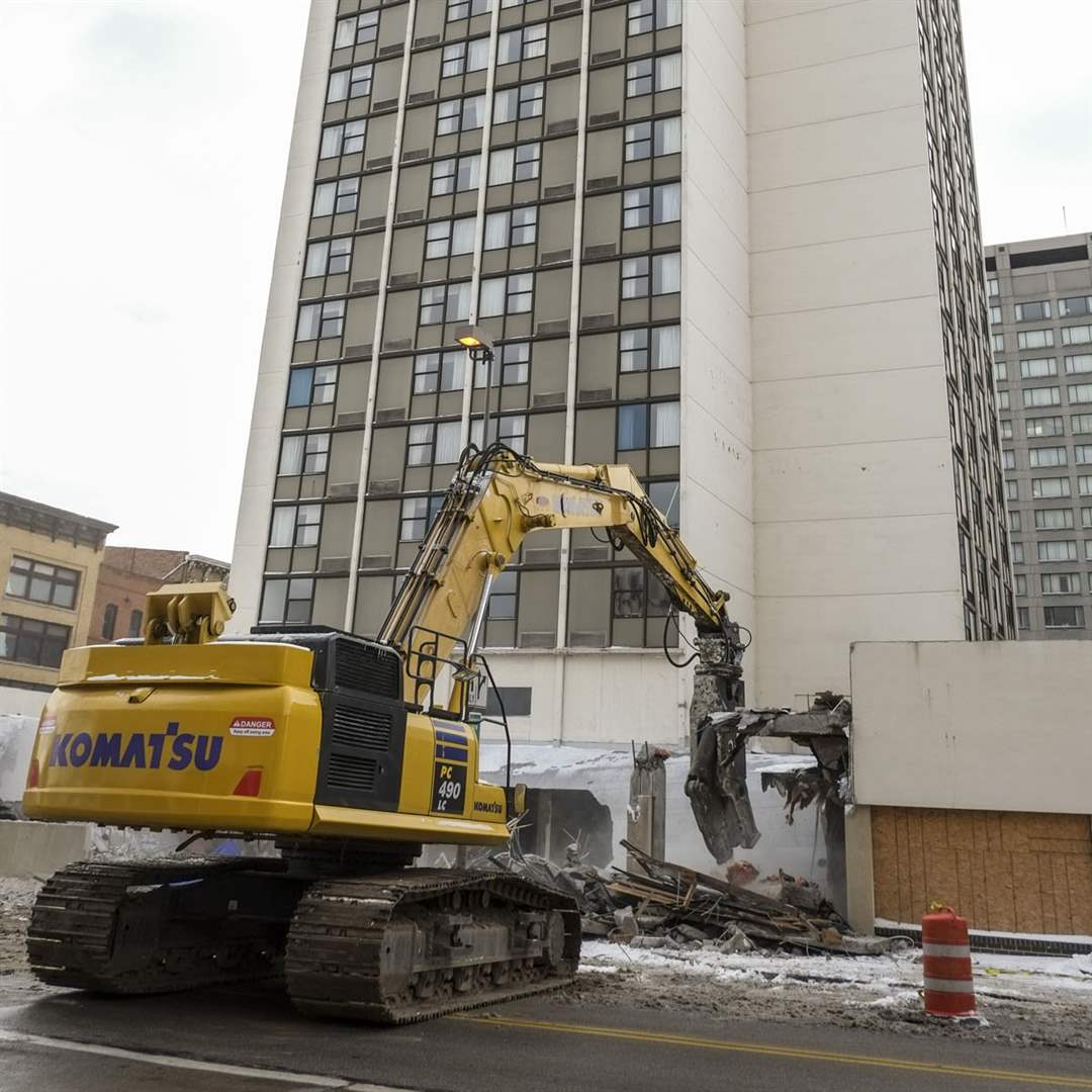 CTY-demolitionPart-of-the-Hotel-Seagate-is-de
