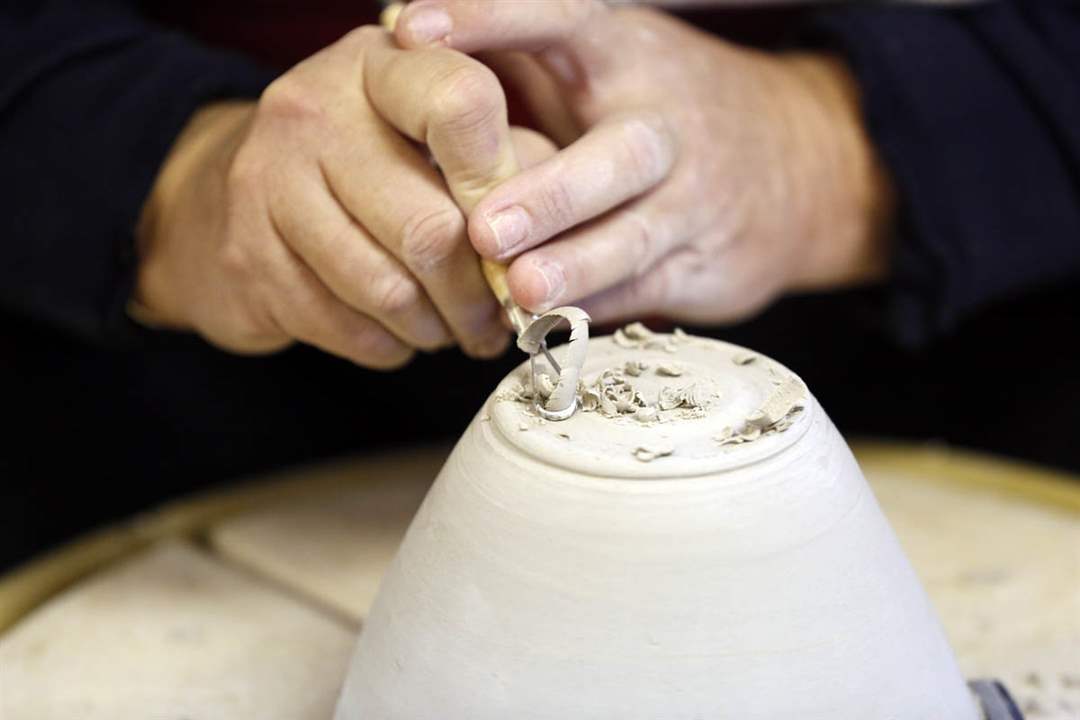 ROV-potteryMember-Rita-Hungling-of-Luckey-works-o