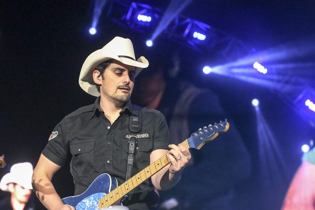 paisley10pBrad-Paisley-performs-in-h