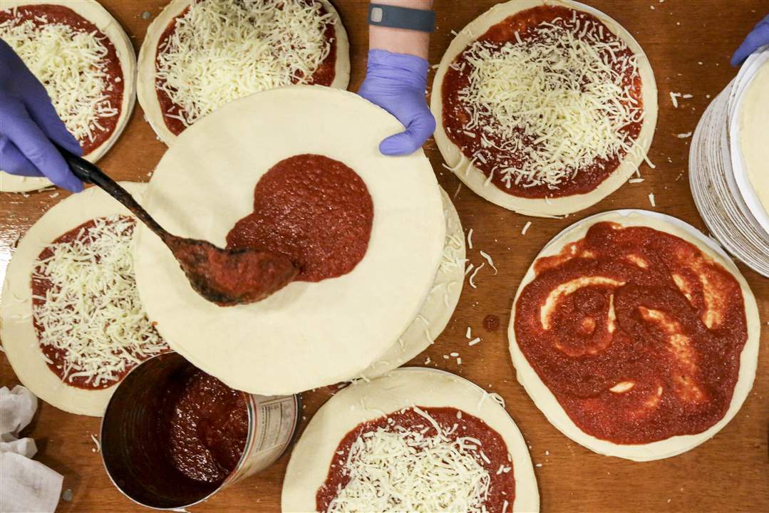 pizza30A-student-ladles-piz