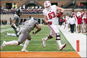 Wisconsin offensive lineman Michael Deiter, a Genoa graduate, scores a touchdown against Illinois in October.