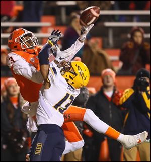 Bowling Green's Datrin Guyton tries to catch a pass against Toledo at Doyt Perry Stadium last season. Guyton caught 31 passes for 585 yards for the Falcons in 2017.