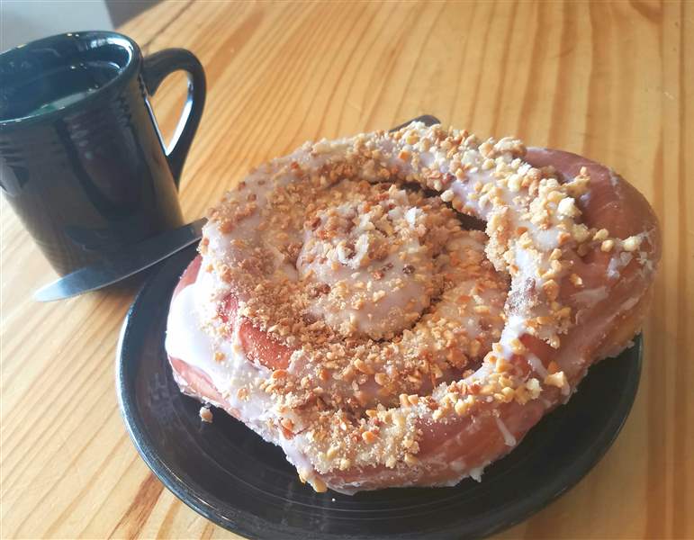 Grounds-for-Thought-coffee-and-cinnamon-roll